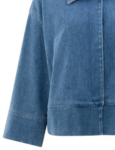 Lade das Bild in den Galerie-Viewer, Denim jacket w. pocket
